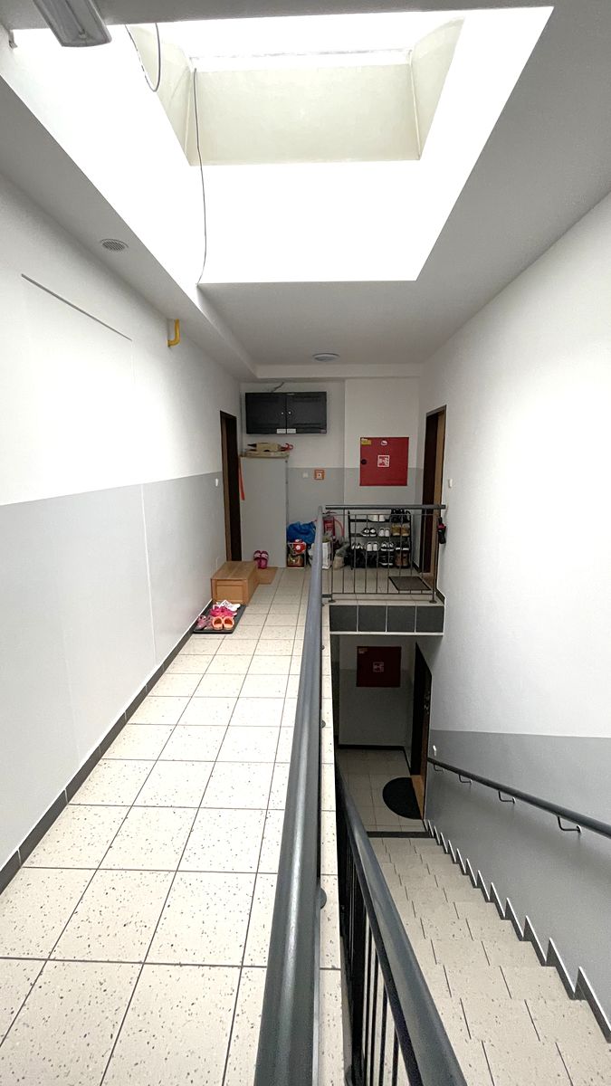 Společná chodba domu u schodiště
